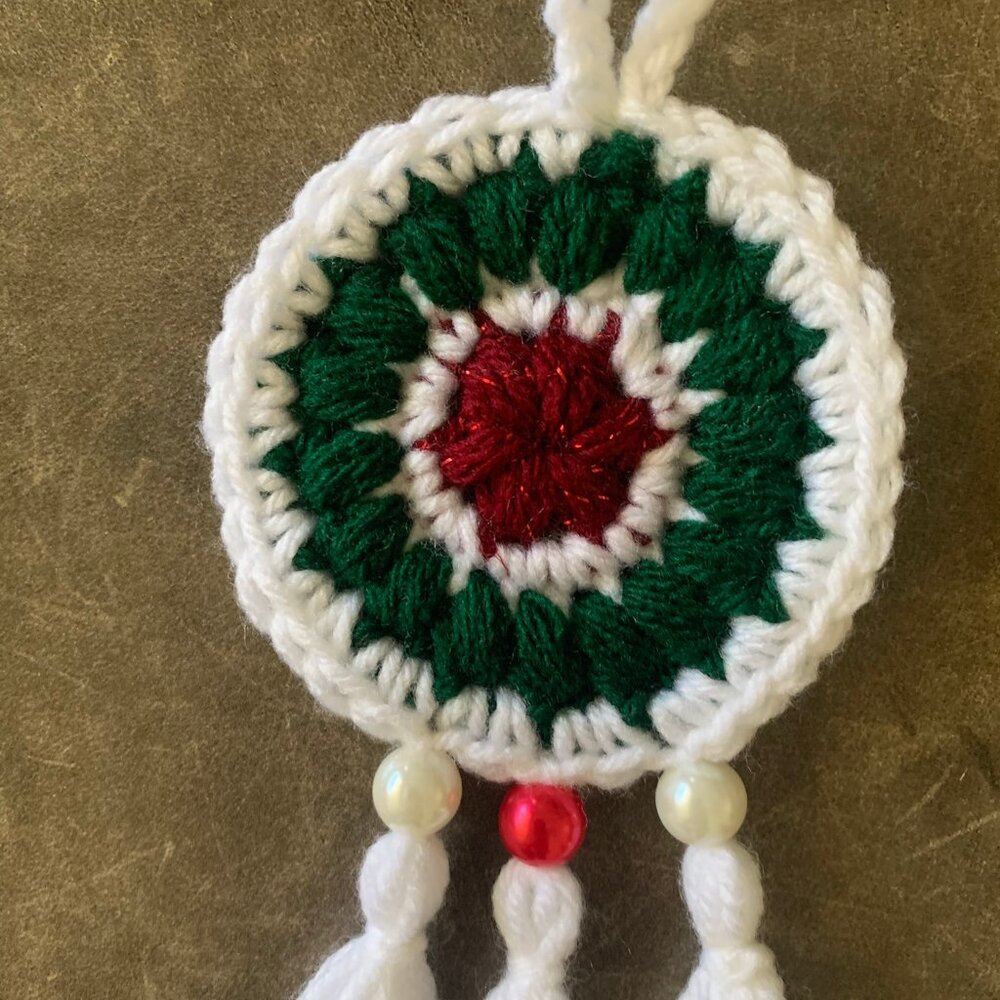 NEW 6 Christmas Hand Crocheted Dream Catchers - Picture 4 of 7